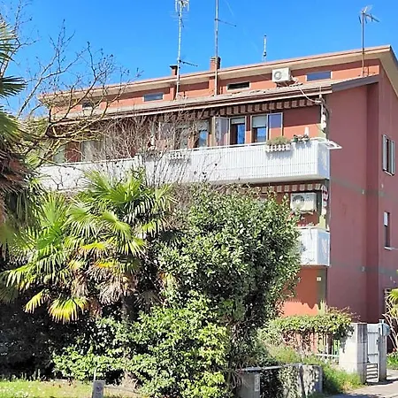 Comfortable And Large Flat In A Quiet Location By Beahost 4*