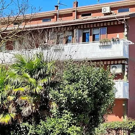 Comfortable And Large Flat In A Quiet Location By Beahost 4*
