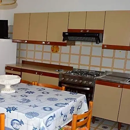 Hotel Comfortable And Large Flat In A Quiet Location By Beahost 4*